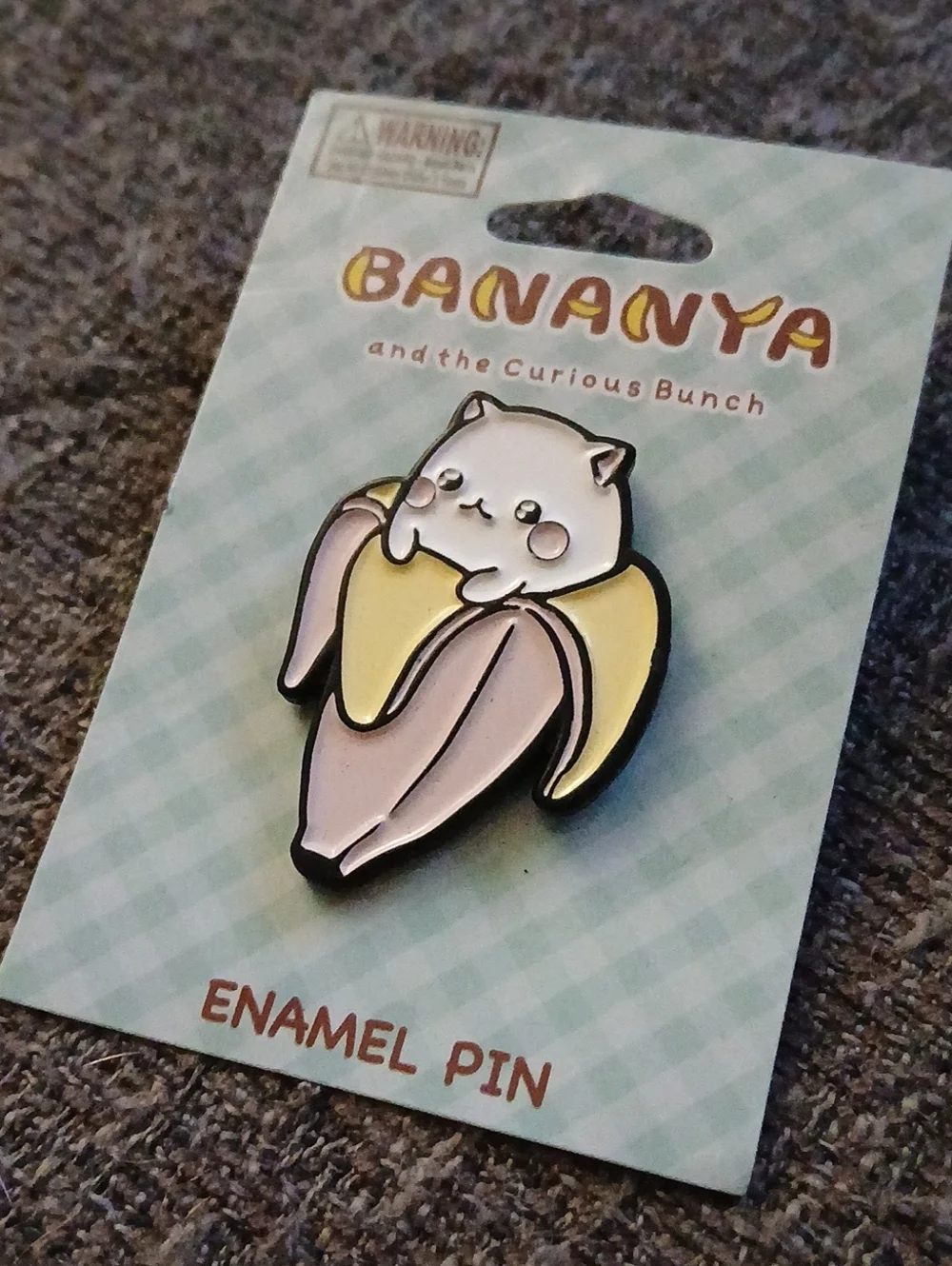 🎵 Bananya & The Curious Bunch Cat-in-Banana Enamel Lapel Pin [Brooch] NWT